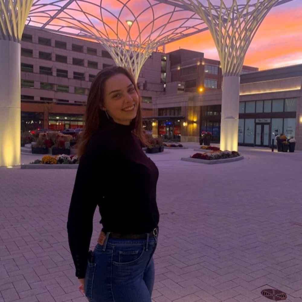 Meet your Posher, Chloe